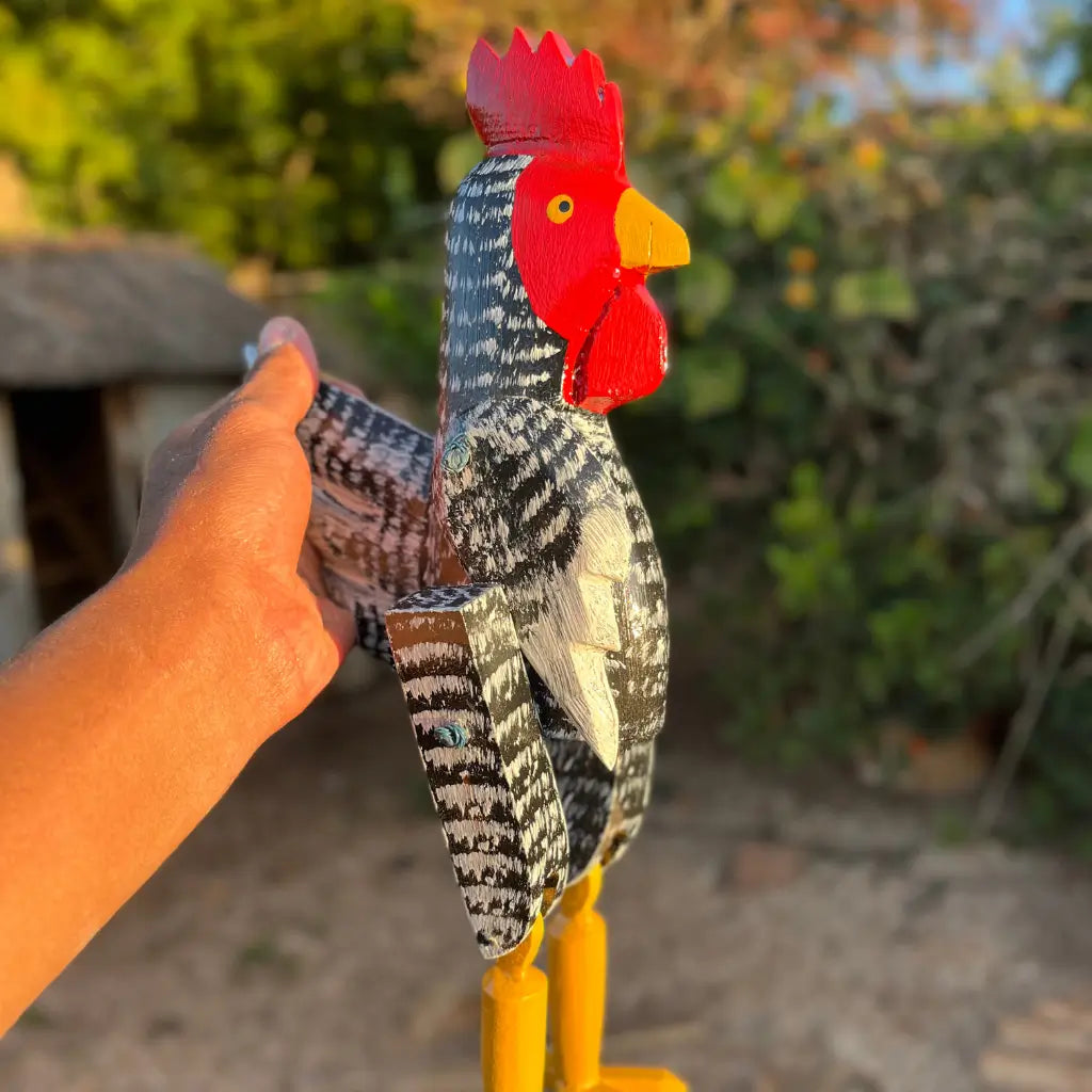 galinha-articulada-madeira-preta