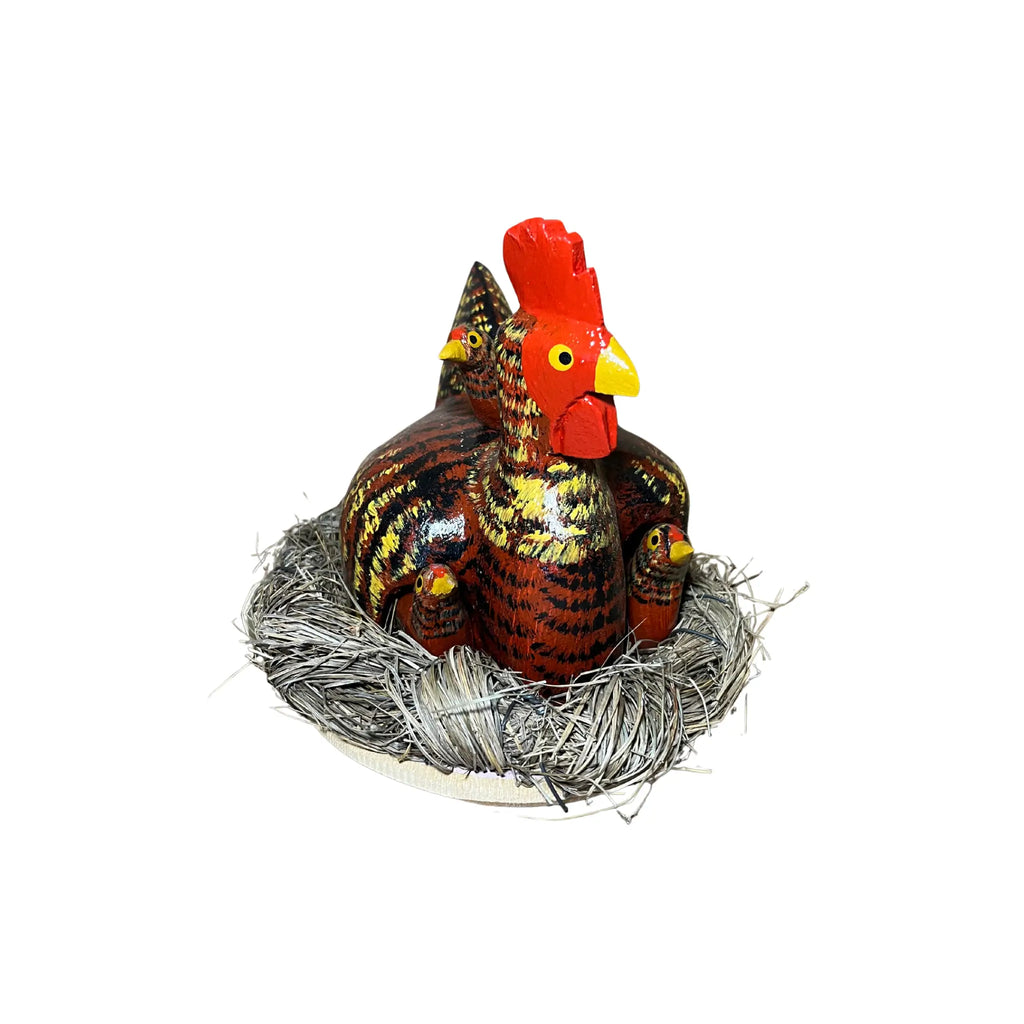 Galinha Carijó no Ninho - Madeira