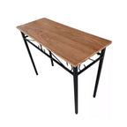 "O aparador rústico visto de cima com tampo de madeira tratada"