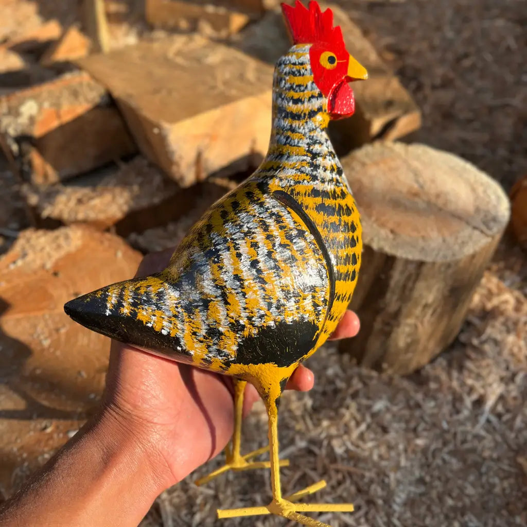 galinha-caipira-madeira-ocre-detalhes