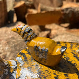 galinha-caipira-no-ninho-madeira-detalhes