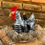 galinha-caipira-no-ninho-madeira-preta